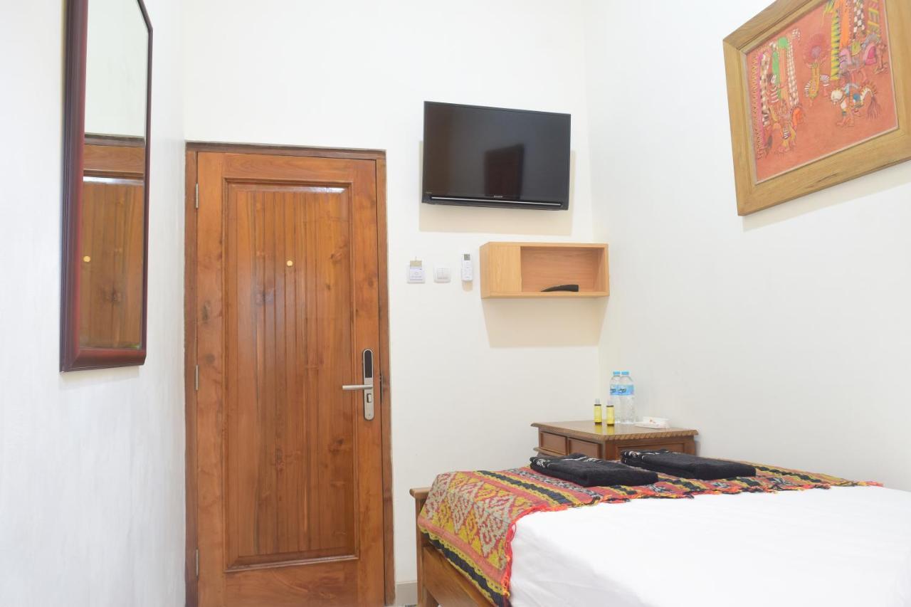 The Cabin Hotel Ambasador Yogyakarta Exterior photo
