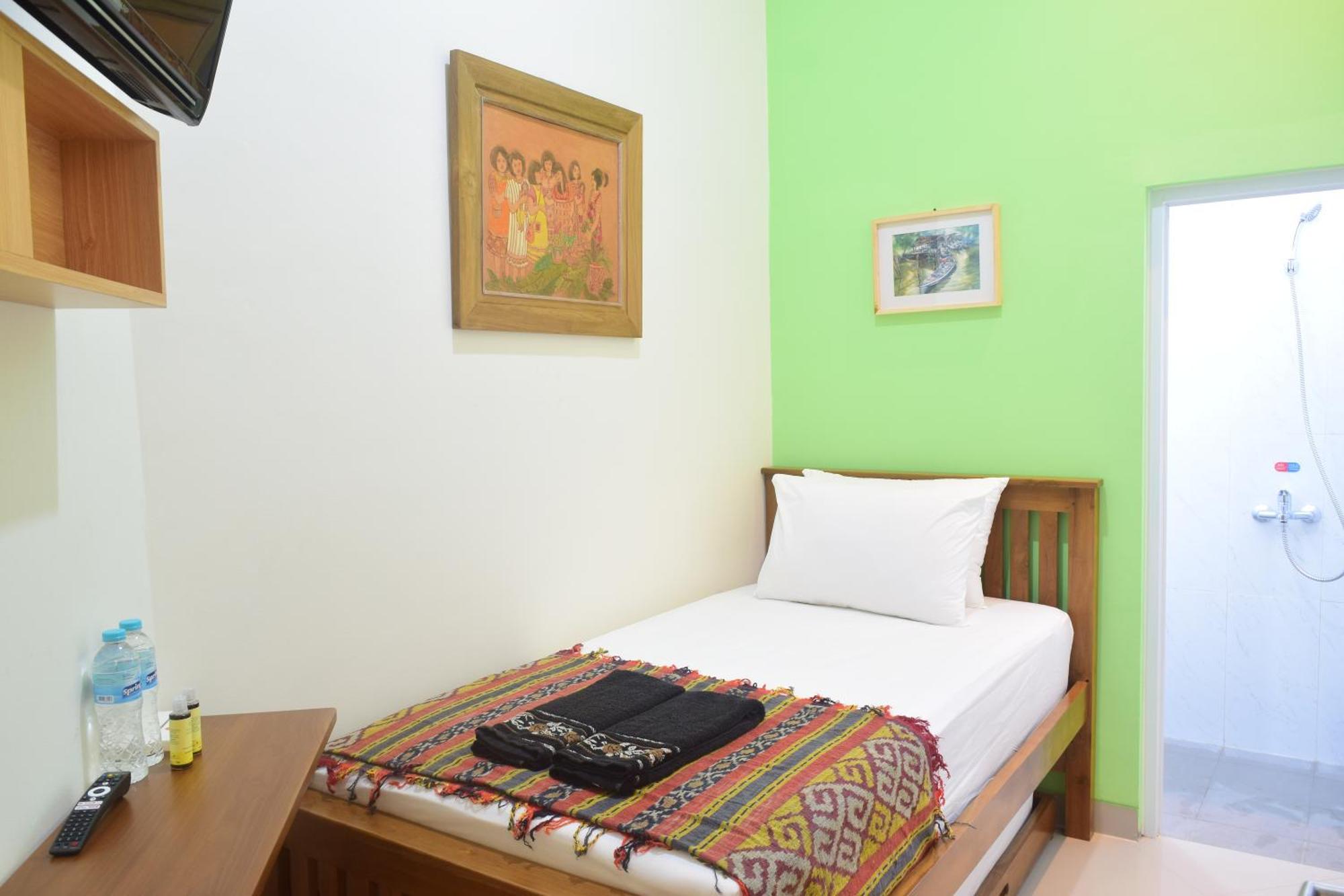 The Cabin Hotel Ambasador Yogyakarta Exterior photo